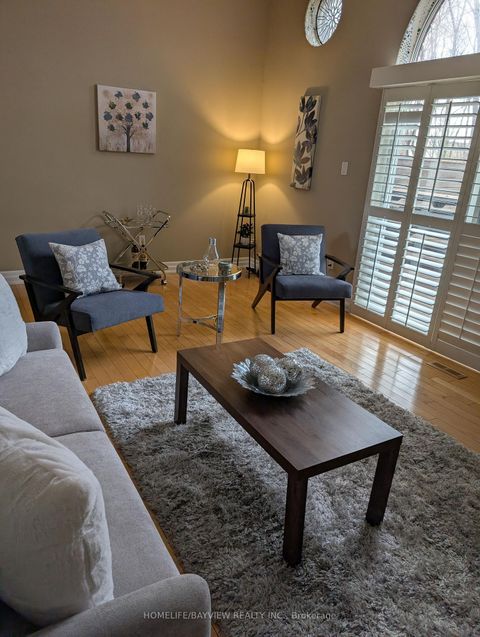 Photo 12 at 18 - 18 Oaken Gate Way, Windfields, Toronto