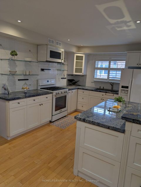 Photo 17 at 18 - 18 Oaken Gate Way, Windfields, Toronto