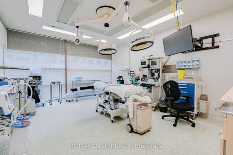 Photo 8 at 1 - 66 Avenue Road, Annex, Toronto