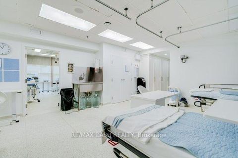 Photo 9 at 1 - 66 Avenue Road, Annex, Toronto