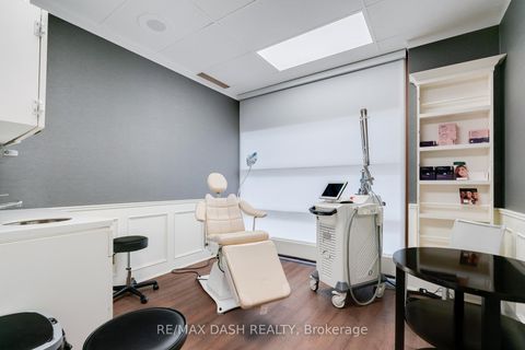 Photo 12 at 1 - 66 Avenue Road, Annex, Toronto