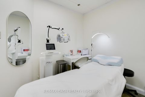 Photo 13 at 1 - 66 Avenue Road, Annex, Toronto