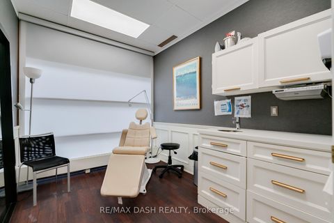 Photo 15 at 1 - 66 Avenue Road, Annex, Toronto