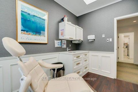 Photo 16 at 1 - 66 Avenue Road, Annex, Toronto