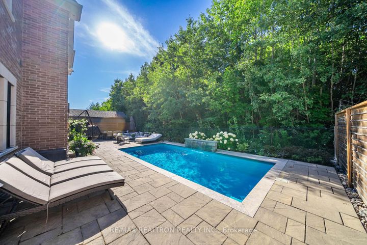 Photo 5 at 61 Cedarpoint Court, Patterson, Vaughan