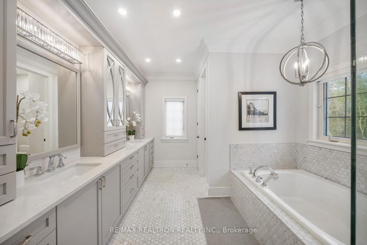 Photo 34 at 61 Cedarpoint Court, Patterson, Vaughan