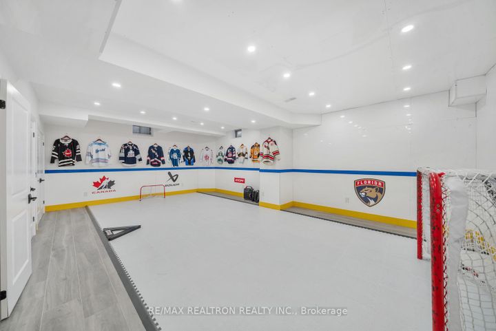 Photo 44 at 61 Cedarpoint Court, Patterson, Vaughan