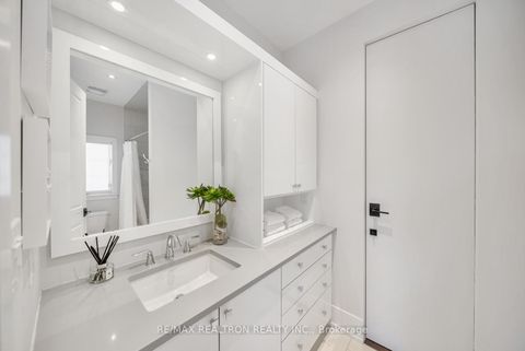 Photo 37 at 61 Cedarpoint Court, Patterson, Vaughan