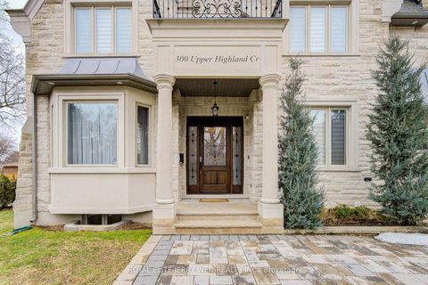 Photo 2 at 300 Upper Highland Crescent, Windfields, Toronto