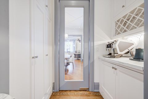 Photo 13 at 300 Upper Highland Crescent, Windfields, Toronto