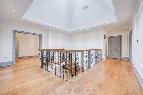 Photo 15 at 300 Upper Highland Crescent, Windfields, Toronto