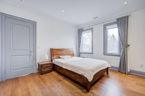 Photo 26 at 300 Upper Highland Crescent, Windfields, Toronto