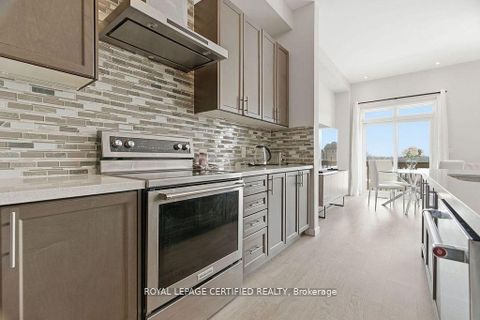 Photo 7 at 240 Elyse Court, Bayview Northeast, Aurora