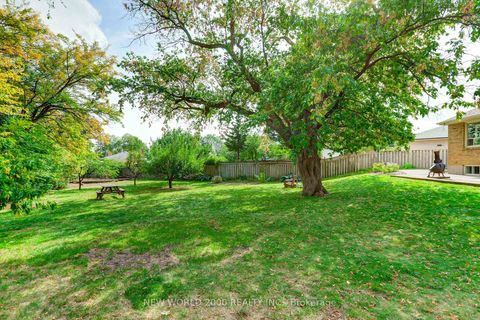 Photo 23 at 21 Restever Gate, Kipling, Toronto