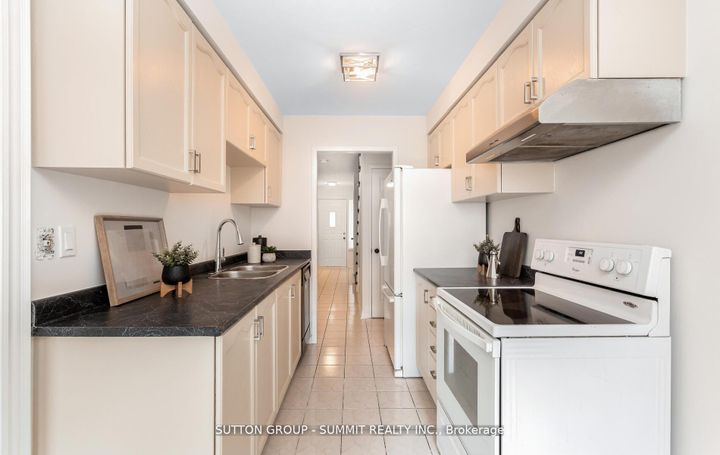 Photo 18 at 47 - 550 Steddick Court, Hurontario, Mississauga