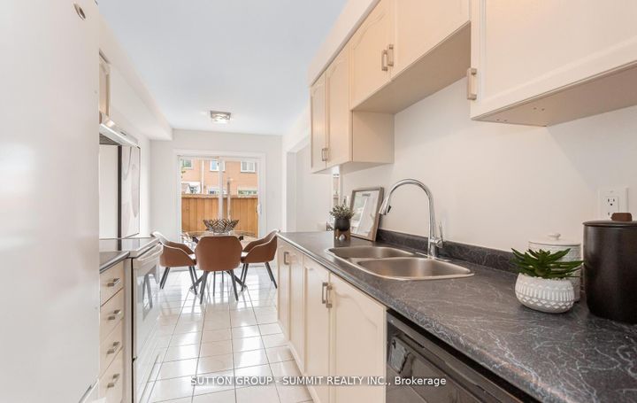 Photo 19 at 47 - 550 Steddick Court, Hurontario, Mississauga