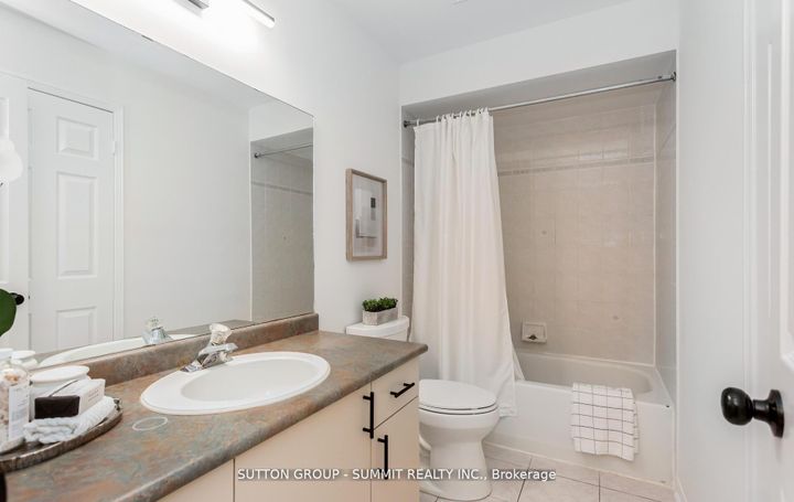 Photo 33 at 47 - 550 Steddick Court, Hurontario, Mississauga