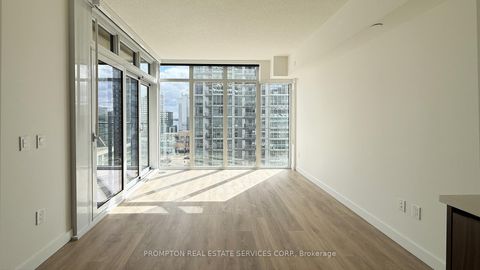Photo 2 at 812 - 1 Concord CityPlace Way, Waterfront Communities C1, Toronto