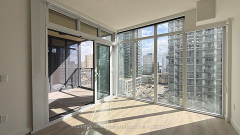 Photo 13 at 812 - 1 Concord CityPlace Way, Waterfront Communities C1, Toronto