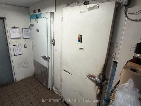 Photo 7 at 307 Spadina Avenue, Chinatown, Toronto