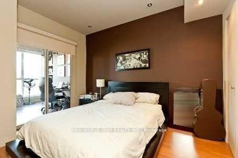 Photo 2 at Ph09 - 633 Bay Street, Bay Street Corridor, Toronto