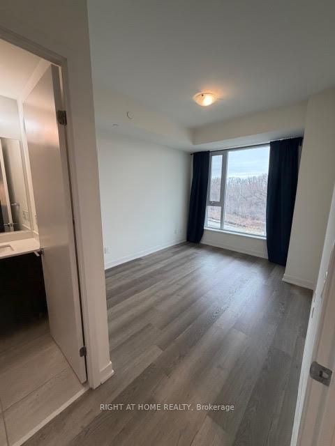 Photo 5 at 307 - 6 DAVID EYER Road, Rural Richmond Hill, Richmond Hill