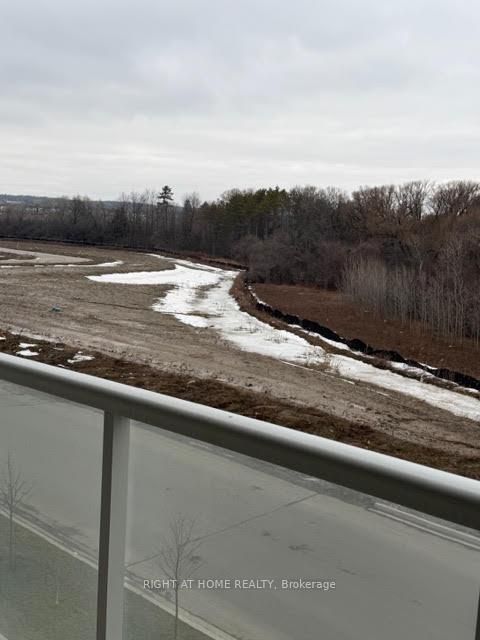 Photo 9 at 307 - 6 DAVID EYER Road, Rural Richmond Hill, Richmond Hill