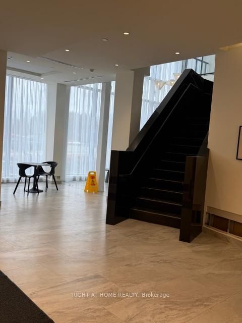 Photo 10 at 307 - 6 DAVID EYER Road, Rural Richmond Hill, Richmond Hill