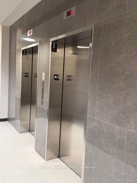 Photo 12 at 307 - 6 DAVID EYER Road, Rural Richmond Hill, Richmond Hill