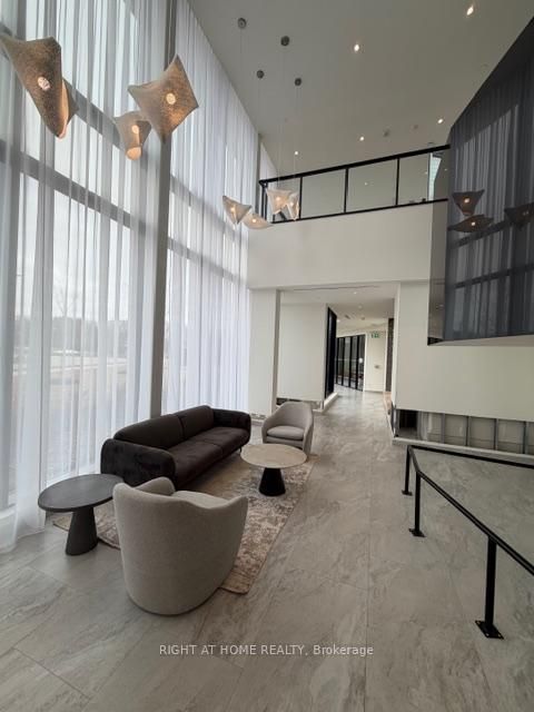 Photo 13 at 307 - 6 DAVID EYER Road, Rural Richmond Hill, Richmond Hill