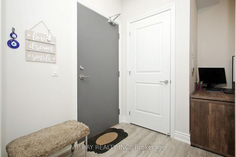Photo 15 at 511 - 9618 Yonge Street, North Richvale, Richmond Hill
