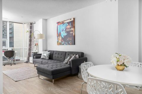 Photo 6 at 706 - 393 King Street W, Waterfront Communities C1, Toronto