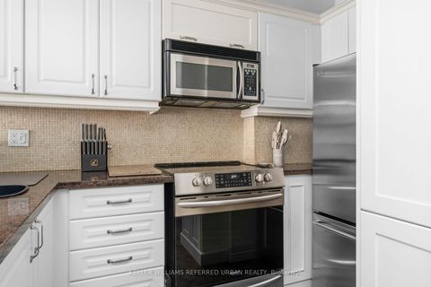 Photo 8 at 706 - 393 King Street W, Waterfront Communities C1, Toronto