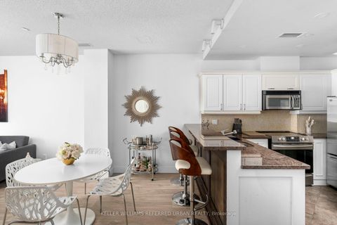 Photo 10 at 706 - 393 King Street W, Waterfront Communities C1, Toronto