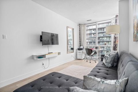 Photo 14 at 706 - 393 King Street W, Waterfront Communities C1, Toronto
