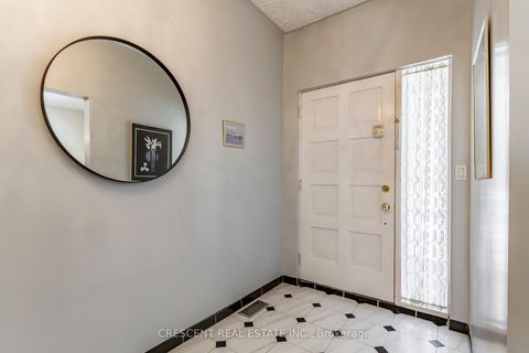 Photo 3 at 164 Roxton Road, Bellwoods, Toronto