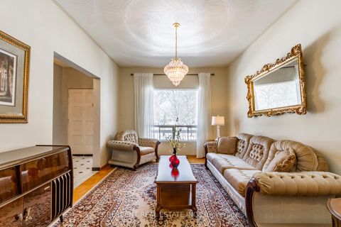 Photo 4 at 164 Roxton Road, Bellwoods, Toronto