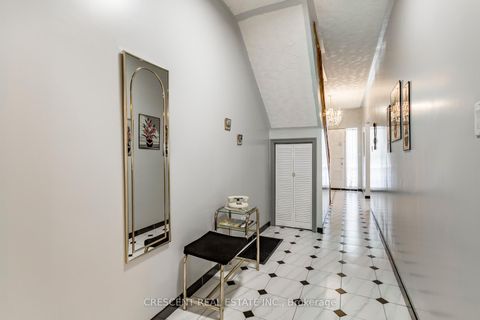 Photo 9 at 164 Roxton Road, Bellwoods, Toronto