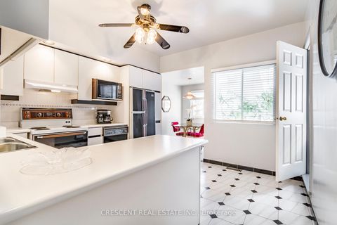 Photo 12 at 164 Roxton Road, Bellwoods, Toronto