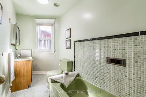 Photo 15 at 164 Roxton Road, Bellwoods, Toronto