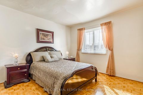 Photo 16 at 164 Roxton Road, Bellwoods, Toronto