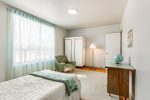 Photo 21 at 164 Roxton Road, Bellwoods, Toronto