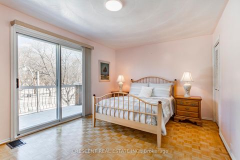Photo 26 at 164 Roxton Road, Bellwoods, Toronto