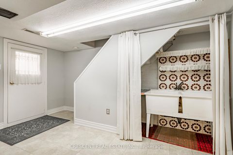 Photo 30 at 164 Roxton Road, Bellwoods, Toronto