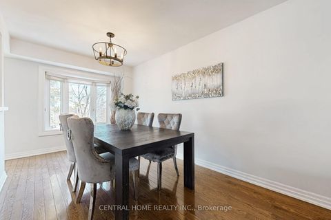 Photo 9 at 30 Moffat Crescent, Aurora Heights, Aurora