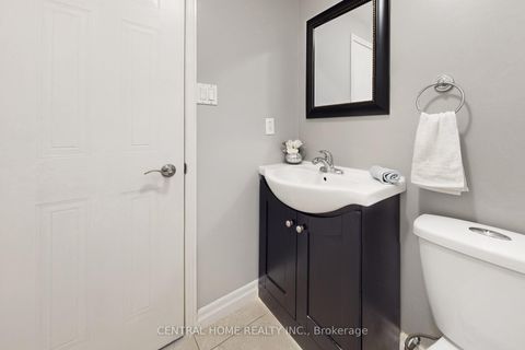 Photo 18 at 30 Moffat Crescent, Aurora Heights, Aurora