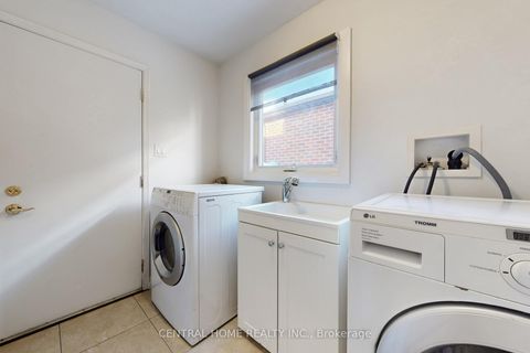 Photo 19 at 30 Moffat Crescent, Aurora Heights, Aurora