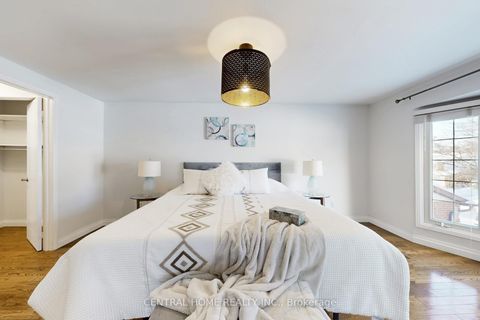 Photo 23 at 30 Moffat Crescent, Aurora Heights, Aurora