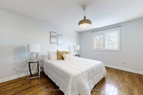 Photo 26 at 30 Moffat Crescent, Aurora Heights, Aurora