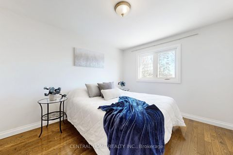 Photo 28 at 30 Moffat Crescent, Aurora Heights, Aurora